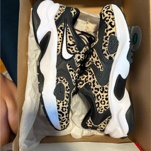 BRAND NEW Nike AL8 Women’s shoe size 7.5